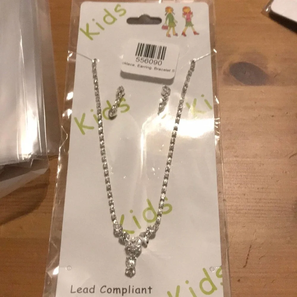 GIRLS RHINESTONE NECKLACE & EARRING SET